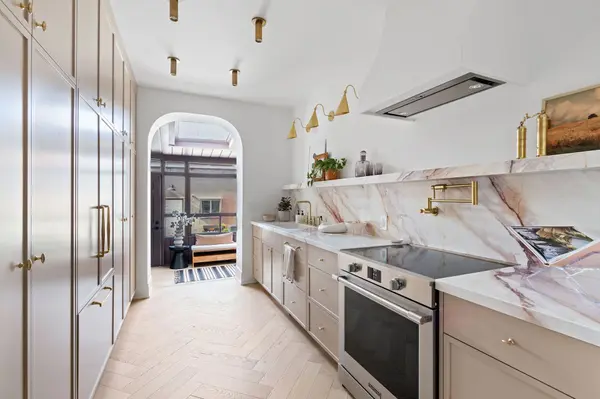 138 Lappin AVE, Toronto W02, ON M6H 1Y5