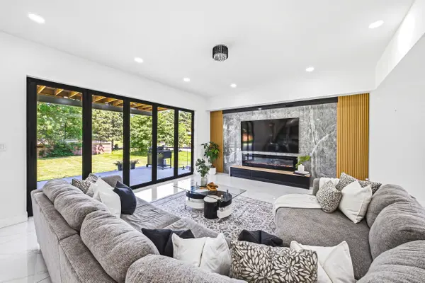 4511 Guelph Line, Burlington, ON L7P 0N3