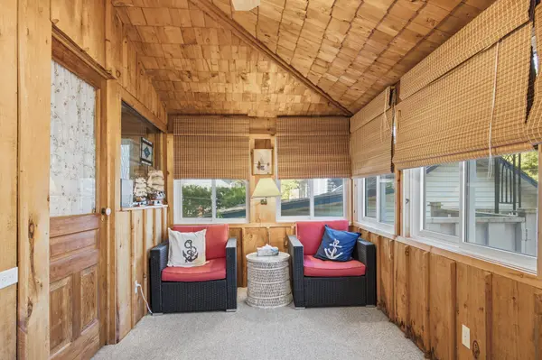 26 Woodward AVE, Lambton Shores, ON N0M 1T0