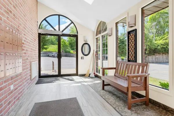9 Centre ST #203, Greater Napanee, ON K7R 3X3