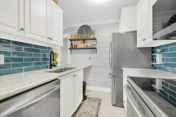 9 Centre ST #203, Greater Napanee, ON K7R 3X3