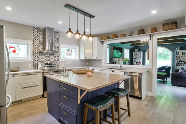 325 McPherson ST, Gravenhurst, ON P1P 0E8