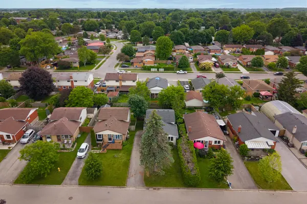 15 Villeneuve CRES, London East, ON N5V 1M7