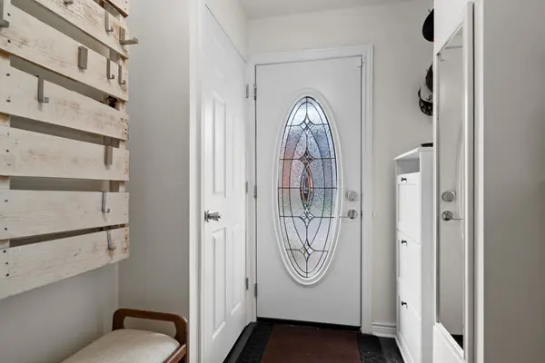 77 Pine ST, Kingston, ON K7K 1W4