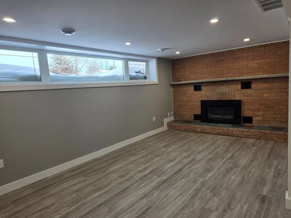 398 Kingsway ST E #Unit 2, Kincardine, ON N2Z 1W3