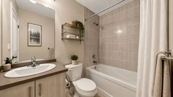 7 Birot LN, Hamilton, ON L9K 0K1