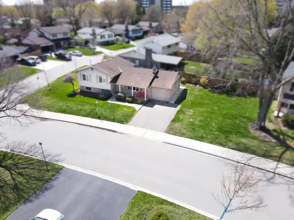 23 Fox Mill CRES, London South, ON N6J 2B3