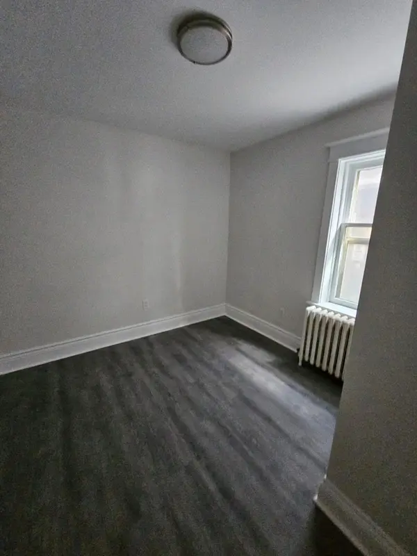 983 Main ST E #1, Hamilton, ON L8M 1N3