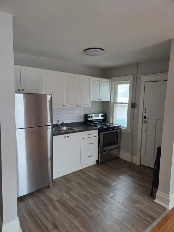 985 Main ST E #5, Hamilton, ON L8M 1N3