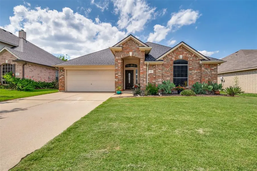 902 Cutting Horse Drive, Mansfield, TX 76063