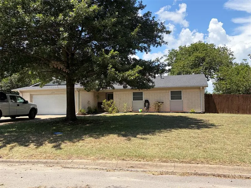 1309 Tamarisk, Mexia, TX 76667