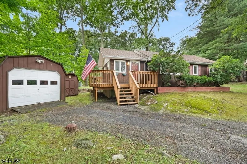 5 Muchivo Trl, Byram Twp., NJ 07821
