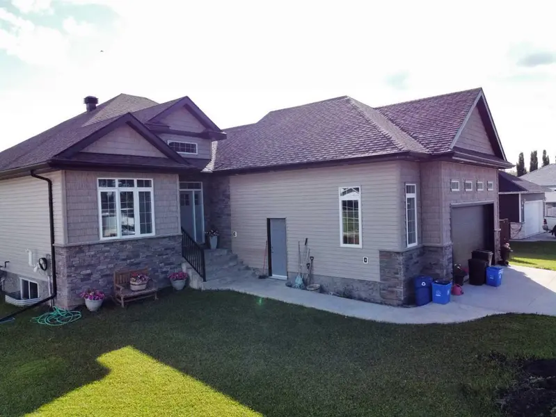 805 7 AVE, Fox Creek, AB t0h1p0