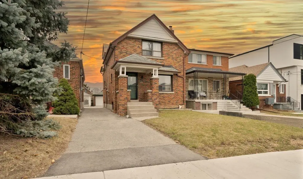 39 Lanark AVE, Toronto C03, ON M6C 2B5