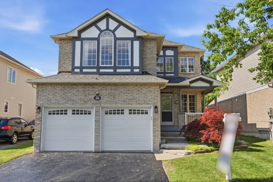 30 Weldon ST, Whitby, ON L1R 2T4