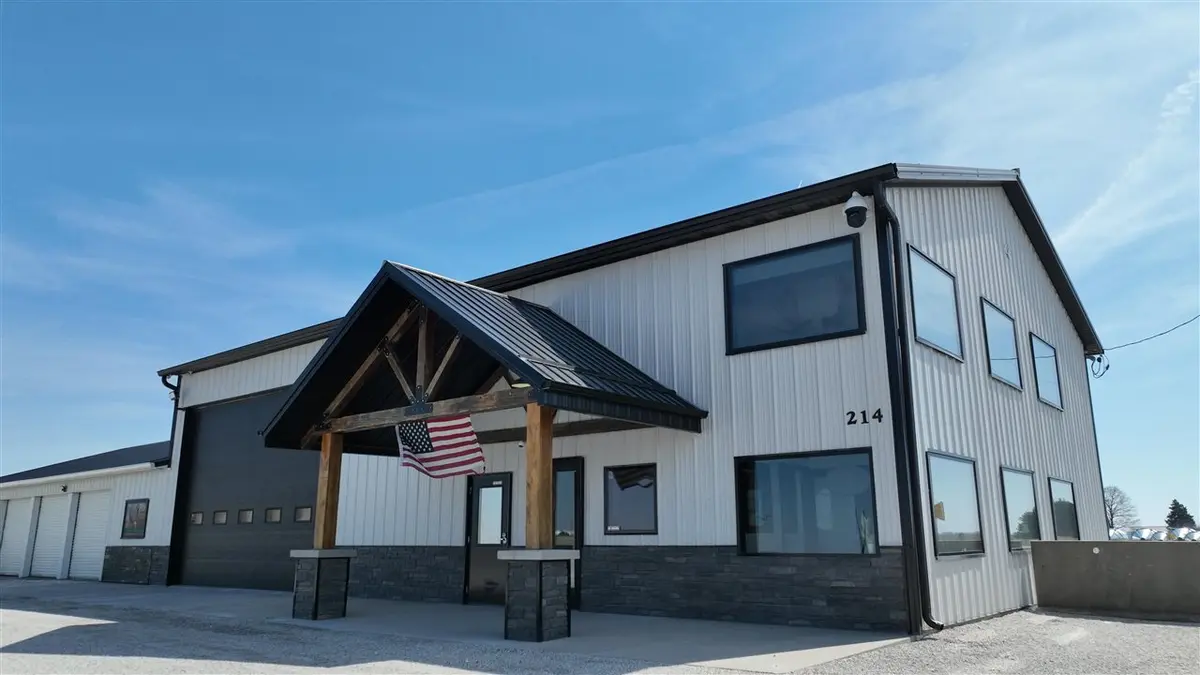 214 Airport Road, Washington, IA 52353