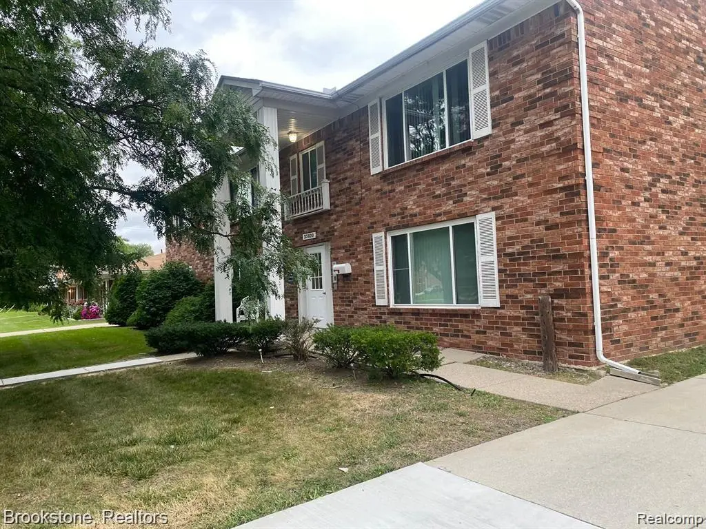23600 KELLY RD #Unit #6, Eastpointe, MI 48021
