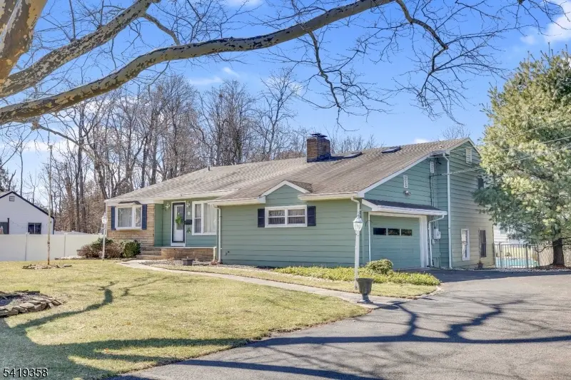 705 Schoolhouse Ln, Bound Brook Boro, NJ 08805
