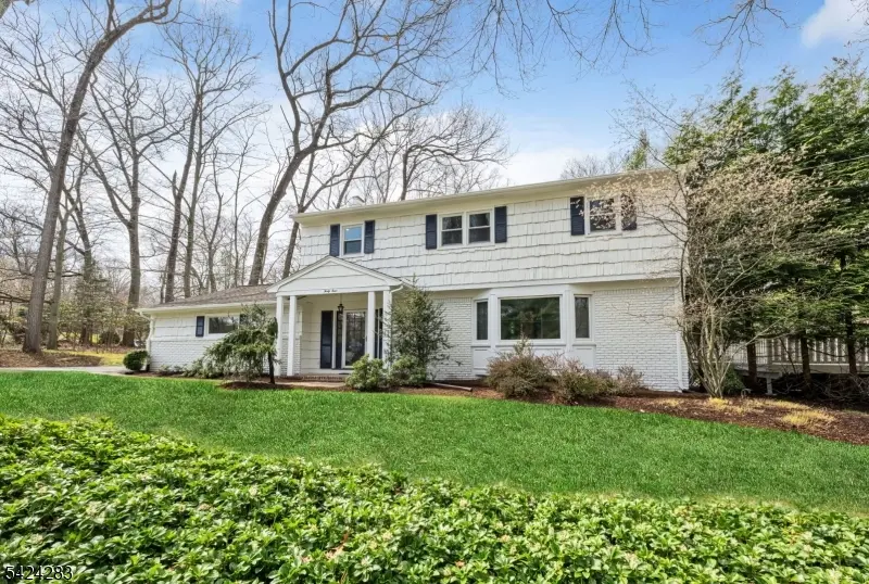 44 Deerfield Ter, Mahwah Twp., NJ 07430
