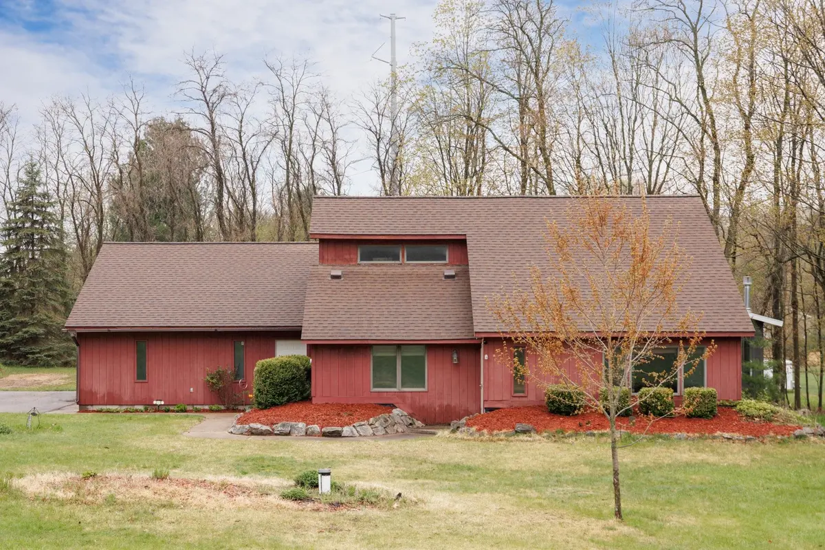 2675 Windcrest LN, East Bay Twp, MI 49686