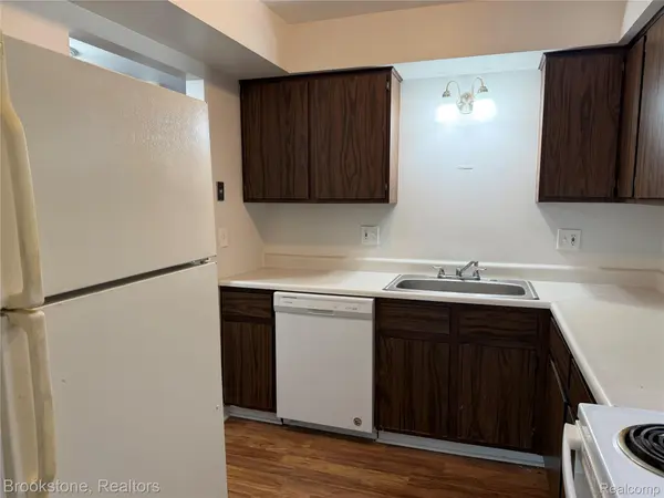23600 KELLY RD #Unit #6, Eastpointe, MI 48021