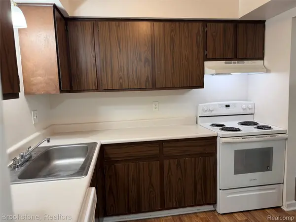 23600 KELLY RD #Unit #6, Eastpointe, MI 48021