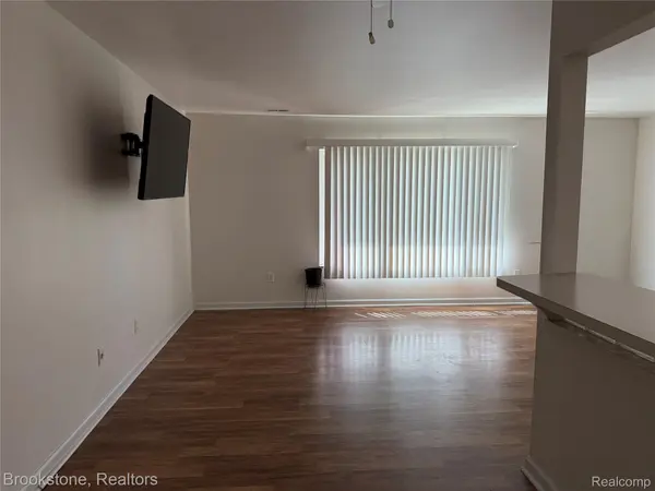 23600 KELLY RD #Unit #6, Eastpointe, MI 48021