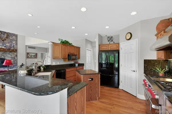 12700 Shaffer RD, Springfield Charter Township, MI 48350