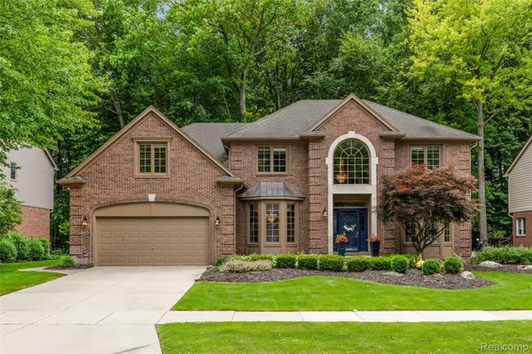 2176 Oakwood DR, Troy, MI 48085