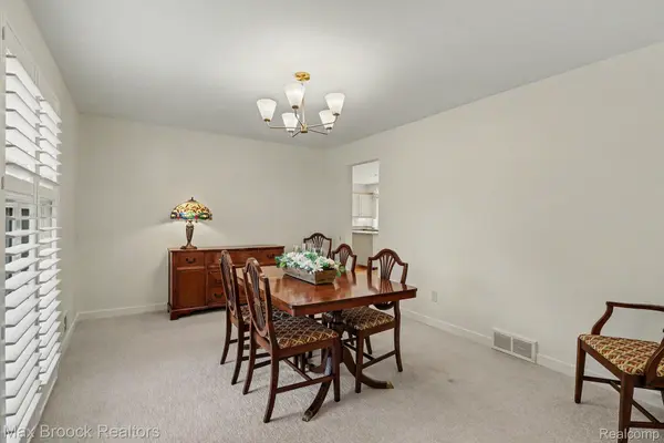 2020 Wickford CT, Bloomfield Charter Township, MI 48304