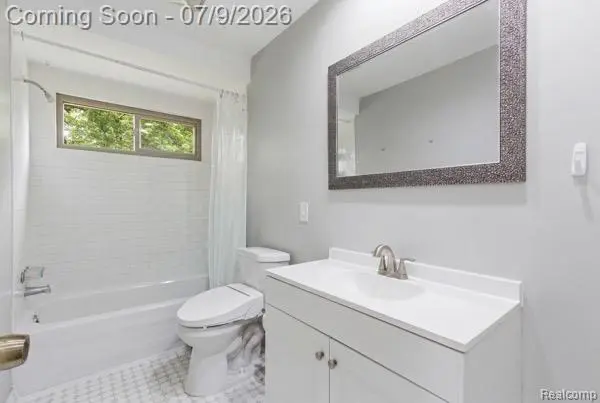 4950 Windham DR, Sterling Heights, MI 48310