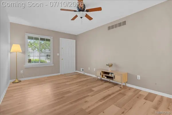 23464 Boller CT, Brownstown Charter Township, MI 48183