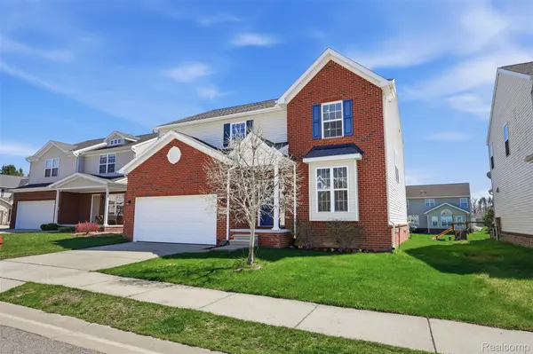 59625 Twin Pines DR, Lyon Charter Township, MI 48165