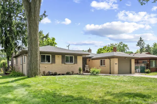 32969 Lyndon ST, Livonia, MI 48154