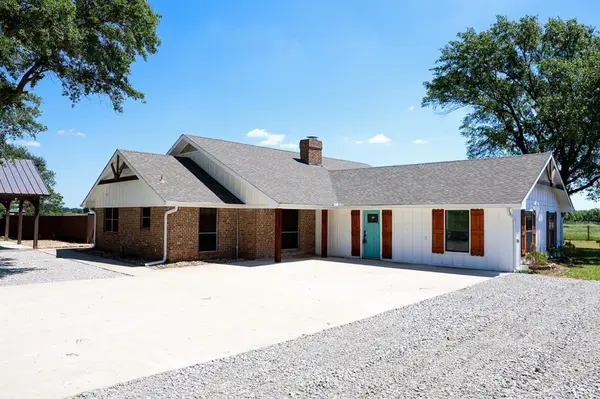 10575 Friendship Road, Pilot Point, TX 76258