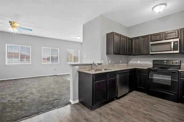 612 Meadow View Court #101, Denton, TX 76207