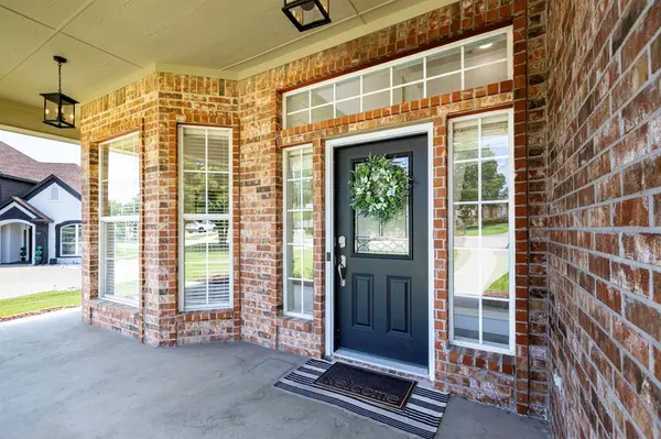 308 Leeward Circle, Azle, TX 76020