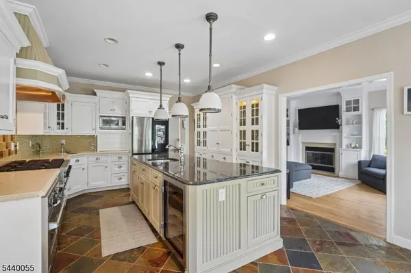 18 Quail Run, Randolph Twp., NJ 07869