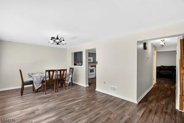 127 W End Ave, Newton Town, NJ 07860