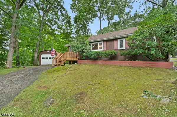 5 Muchivo Trl, Byram Twp., NJ 07821