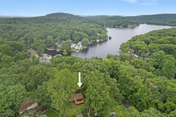 5 Muchivo Trl, Byram Twp., NJ 07821