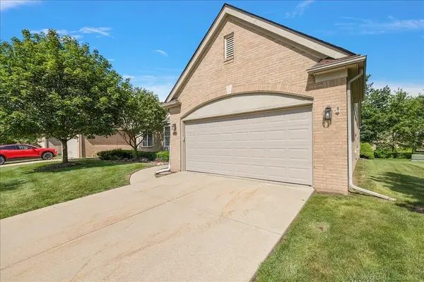 43350 Cove DR, Clinton Twp, MI 48038
