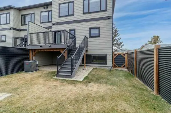 4311 48 AVE, Sylvan Lake, AB T4S 1N5