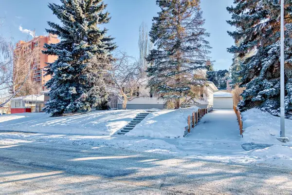 319 45 AVE SW, Calgary, AB T2S 1B3