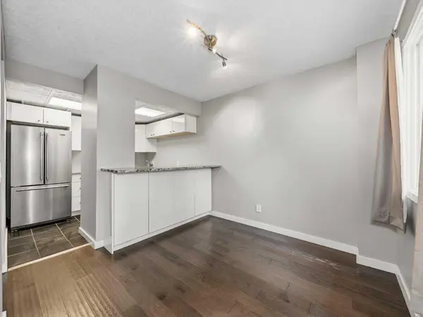 829 Coach Bluff CRES SW #202, Calgary, AB T3H 1B1