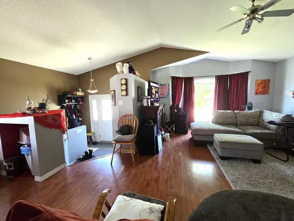 1207 61 Street, Edson, AB T7E 1Y4