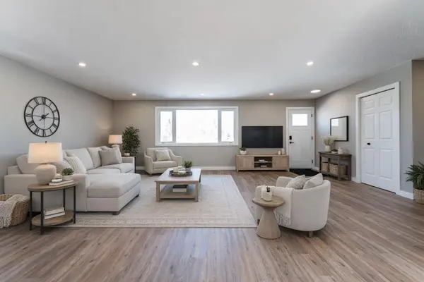 25 Osborne ST, Red Deer, AB T4N 5C1