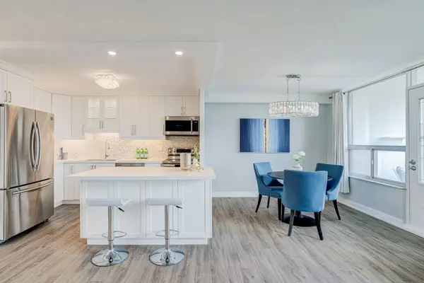 10 Edgecliff Golfway #1417,  Toronto C11,  ON M3C 3A3