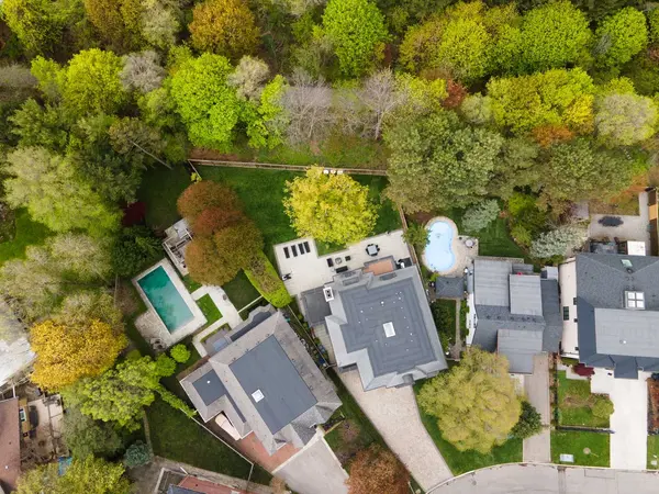 45 Norden CRES, Toronto C13, ON M3B 1B7