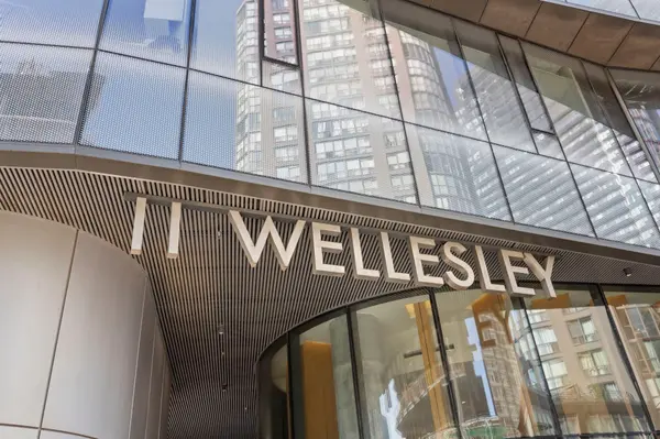 11 Wellesley ST W #4202, Toronto C01, ON M4Y 0G4